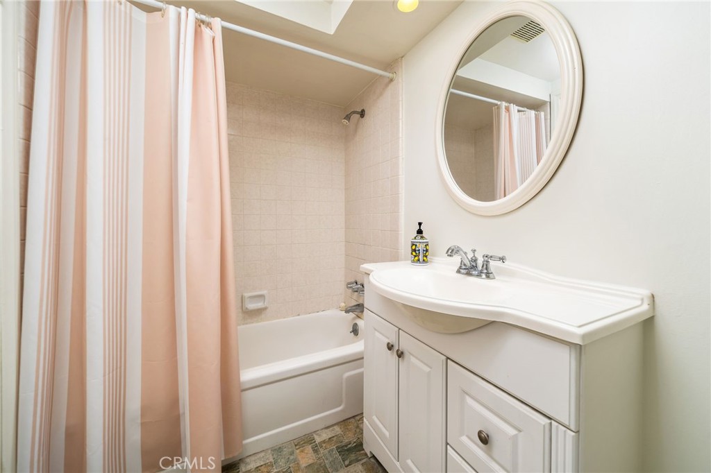 2116 N Villa Maria Road