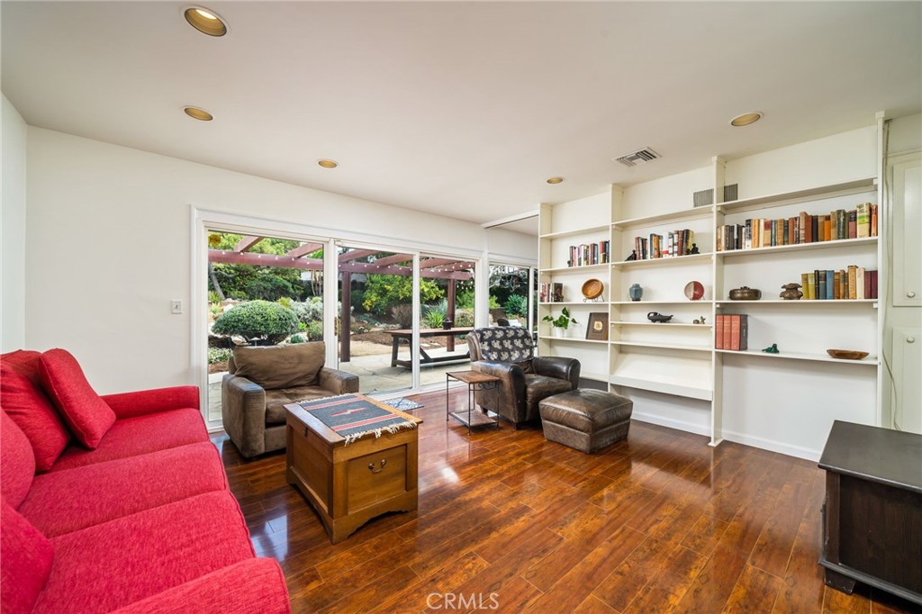 2116 N Villa Maria Road