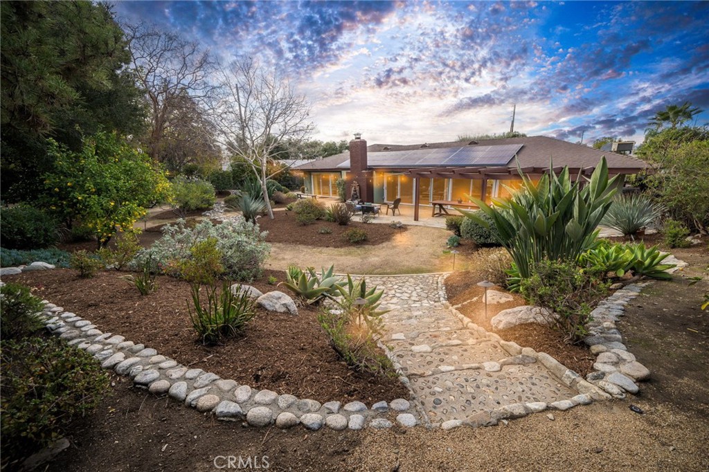 2116 N Villa Maria Road