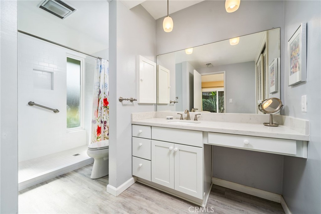 2116 N Villa Maria Road