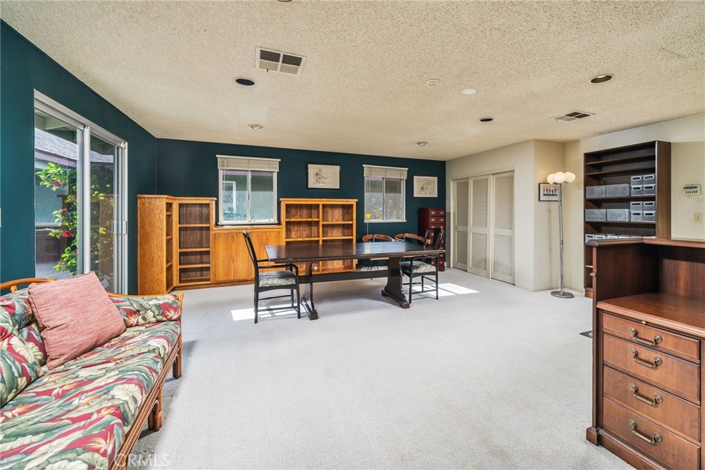 2116 N Villa Maria Road