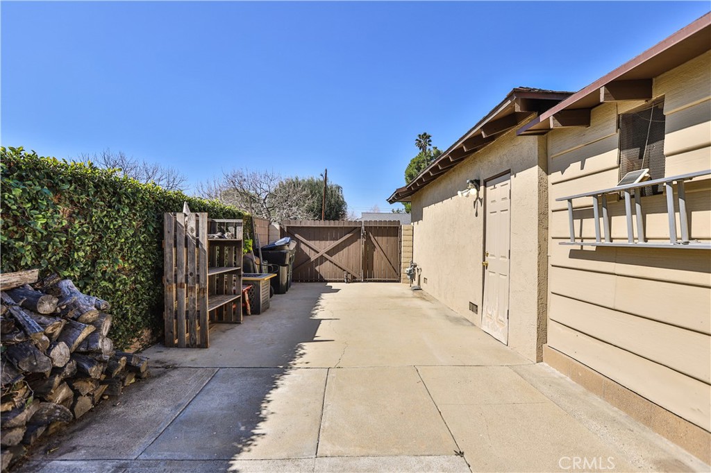 6355 Vineyard Avenue