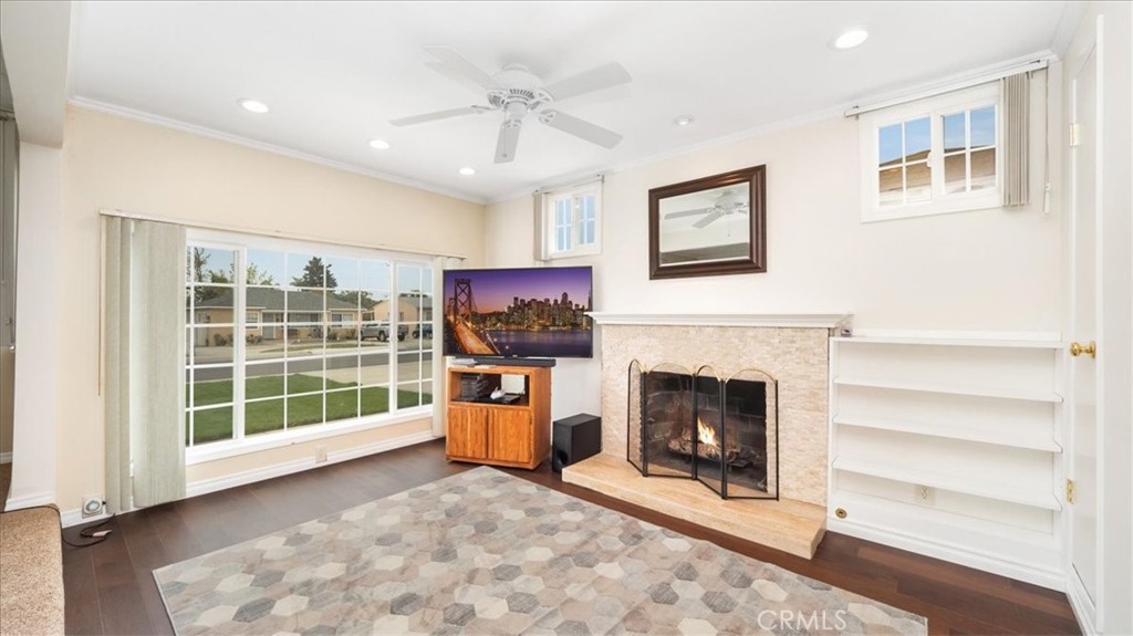 823 E El Morado Court