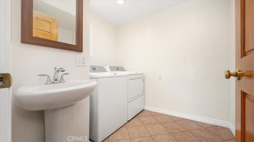 823 E El Morado Court