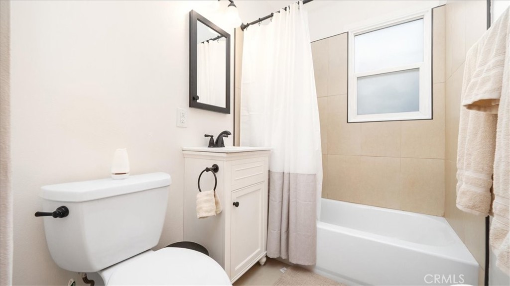 823 E El Morado Court