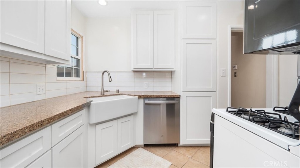 823 E El Morado Court