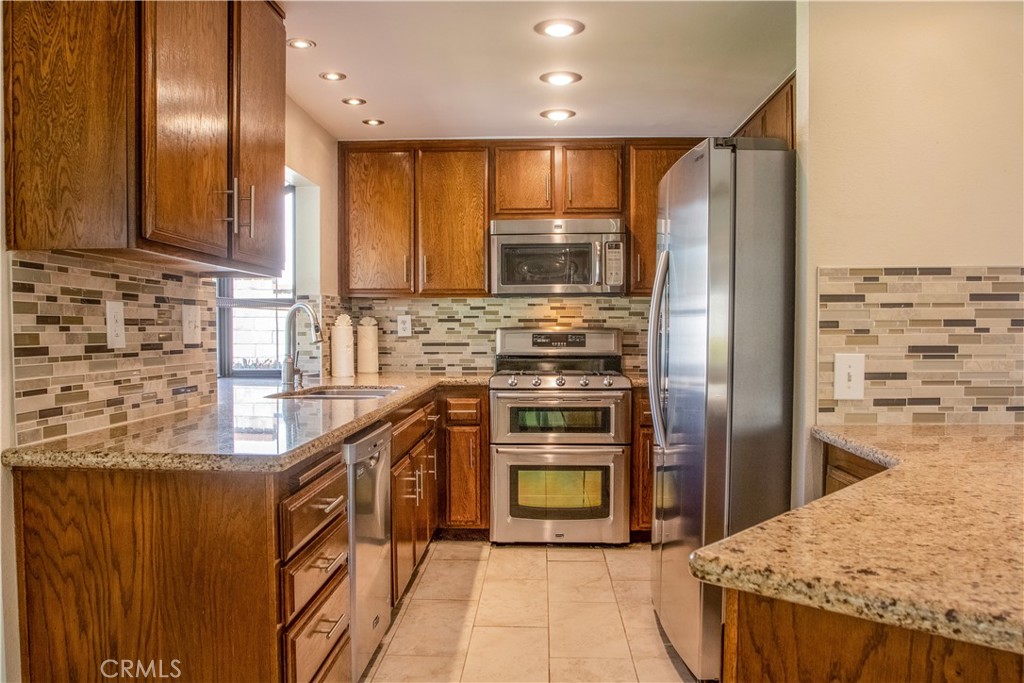7740 Calle Clarin
