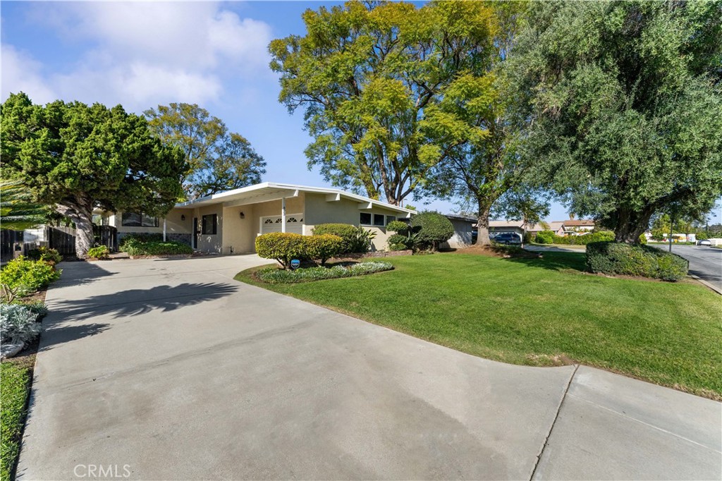 823 W Hollyvale Street