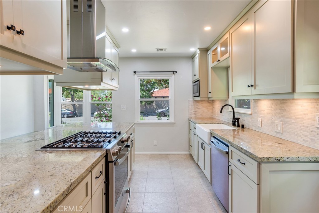 152 S Vista Bonita Avenue