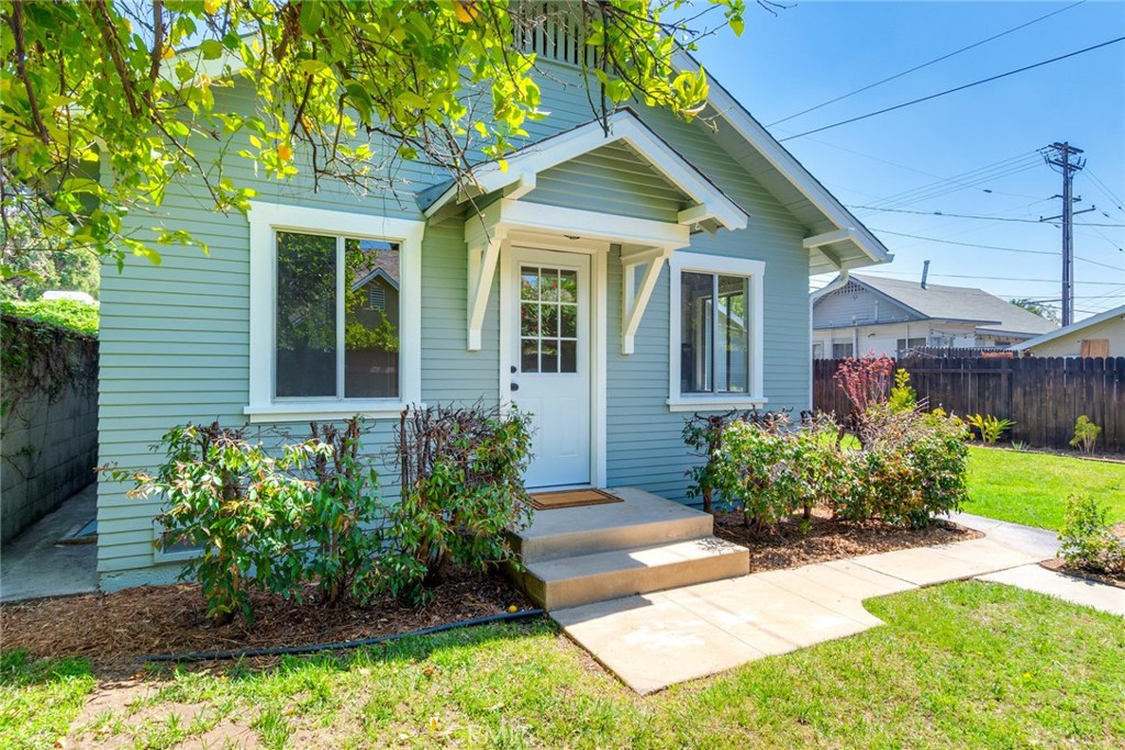 152 S Vista Bonita Avenue