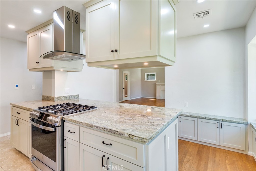 152 S Vista Bonita Avenue