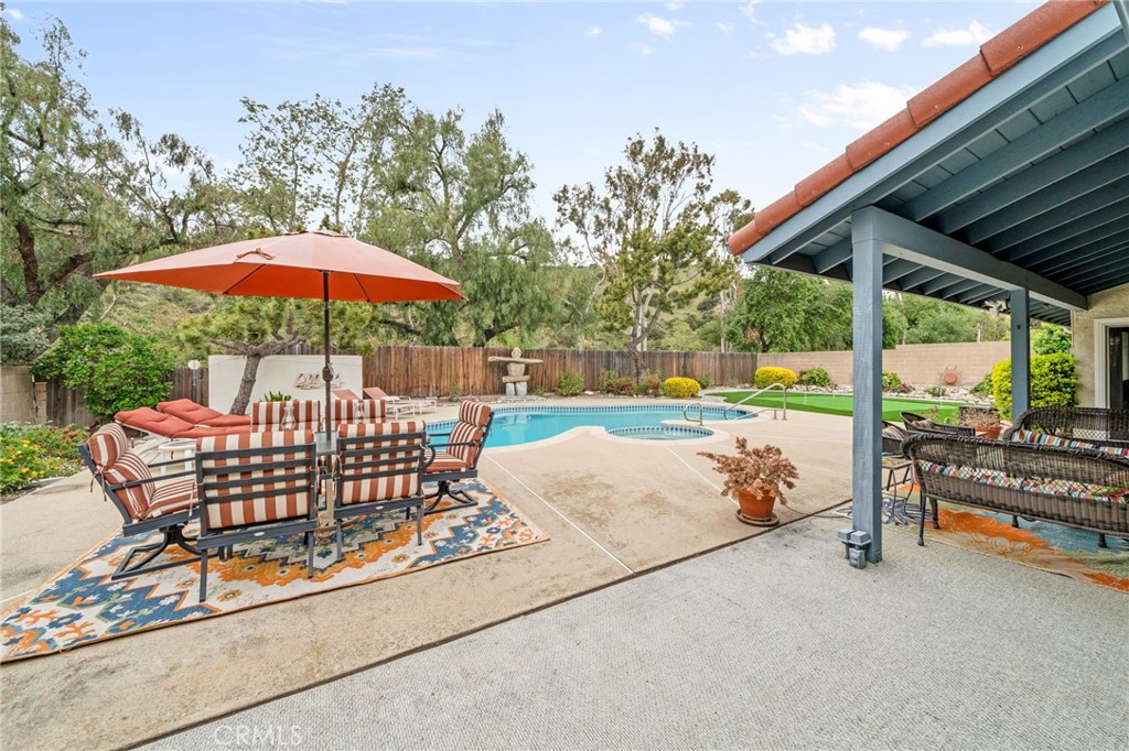 2571 King Way