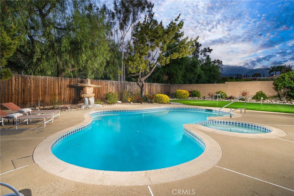 2571 King Way