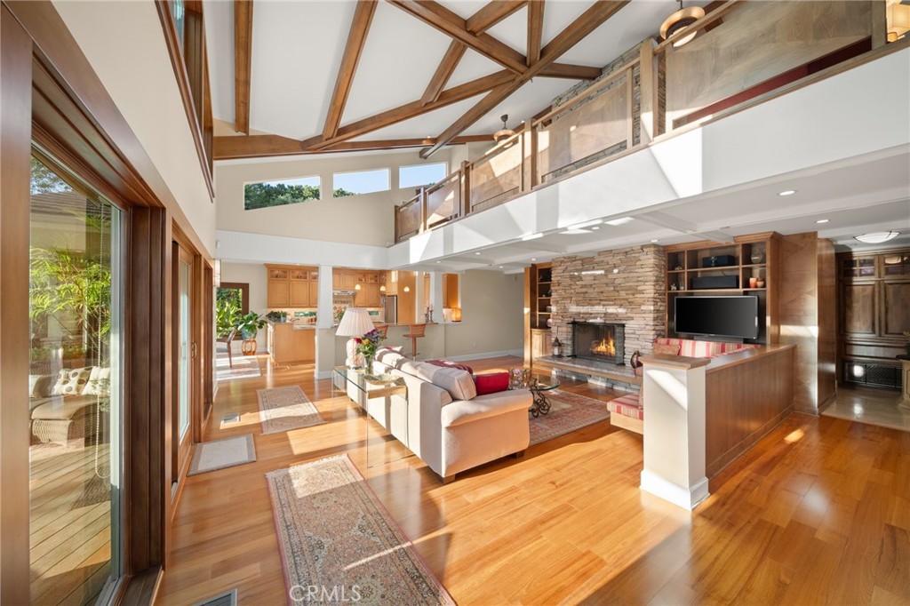 1221 N Cambridge Avenue