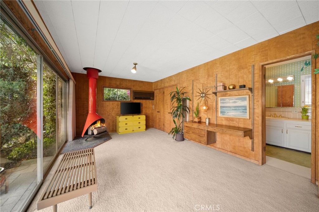 1221 N Cambridge Avenue