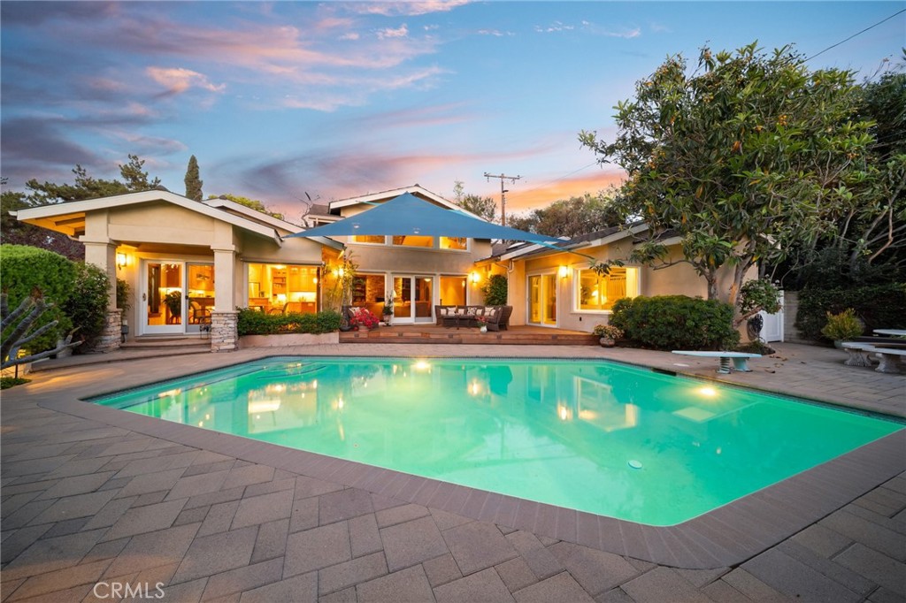 1221 N Cambridge Avenue