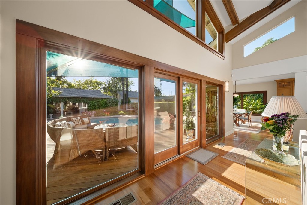 1221 N Cambridge Avenue