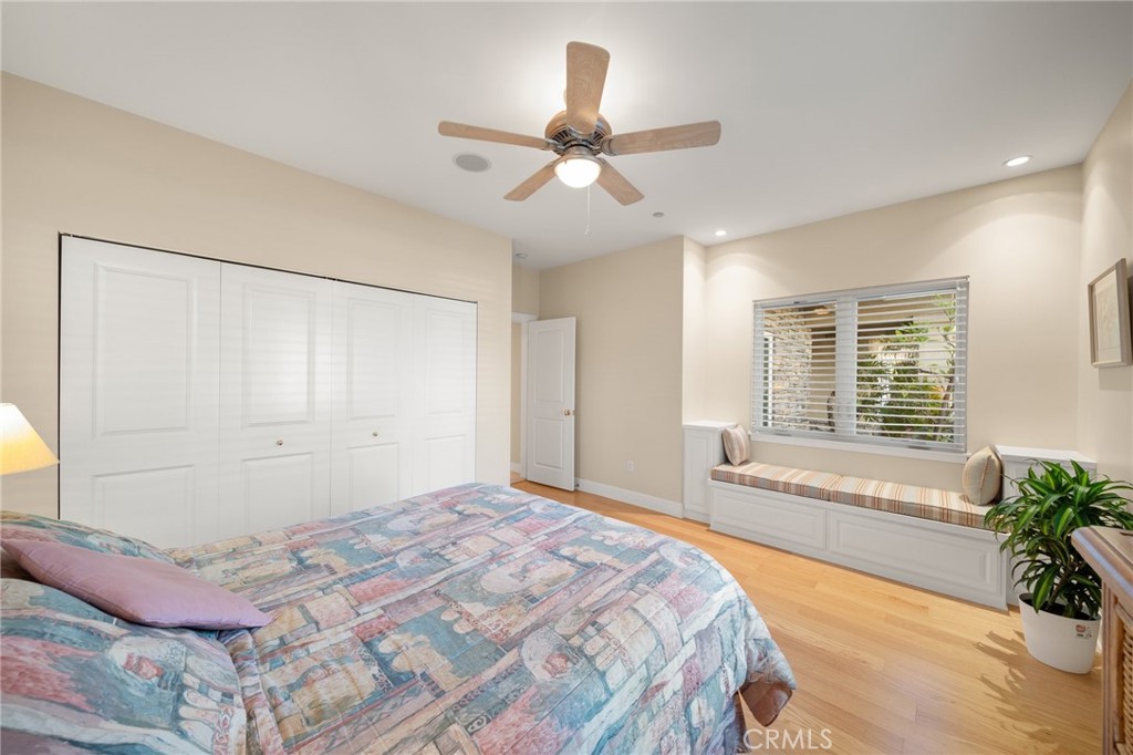 1221 N Cambridge Avenue