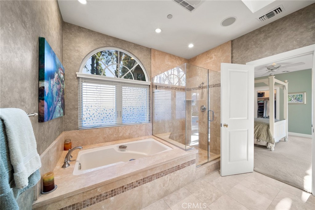 1221 N Cambridge Avenue