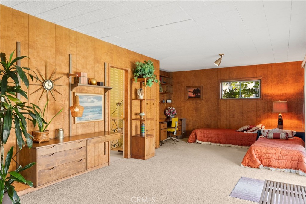 1221 N Cambridge Avenue