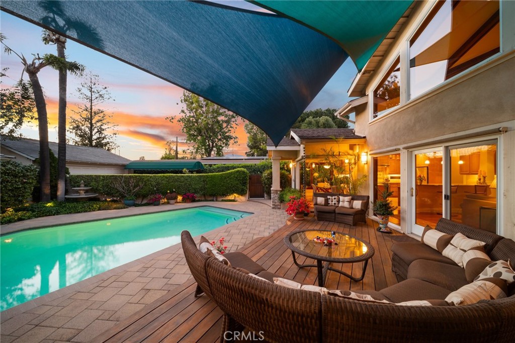 1221 N Cambridge Avenue