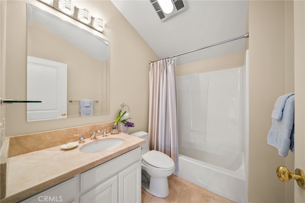 1221 N Cambridge Avenue