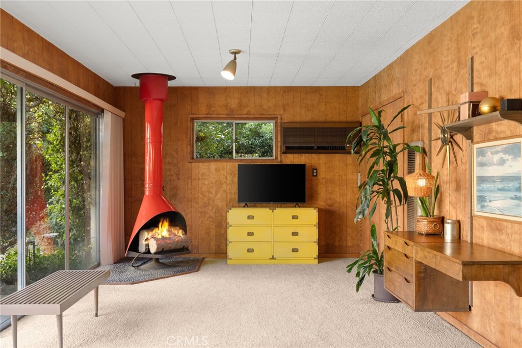 1221 N Cambridge Avenue