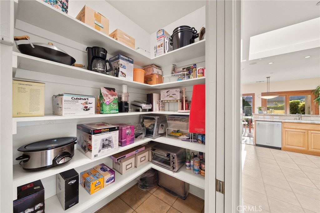 1221 N Cambridge Avenue