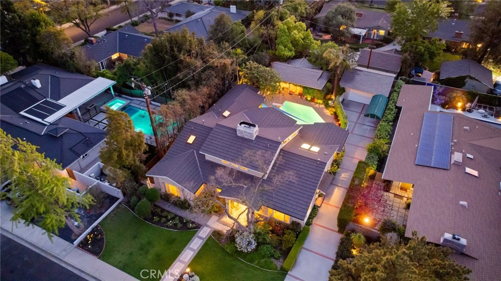 1221 N Cambridge Avenue