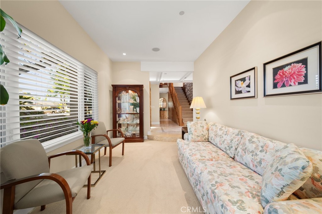 1221 N Cambridge Avenue