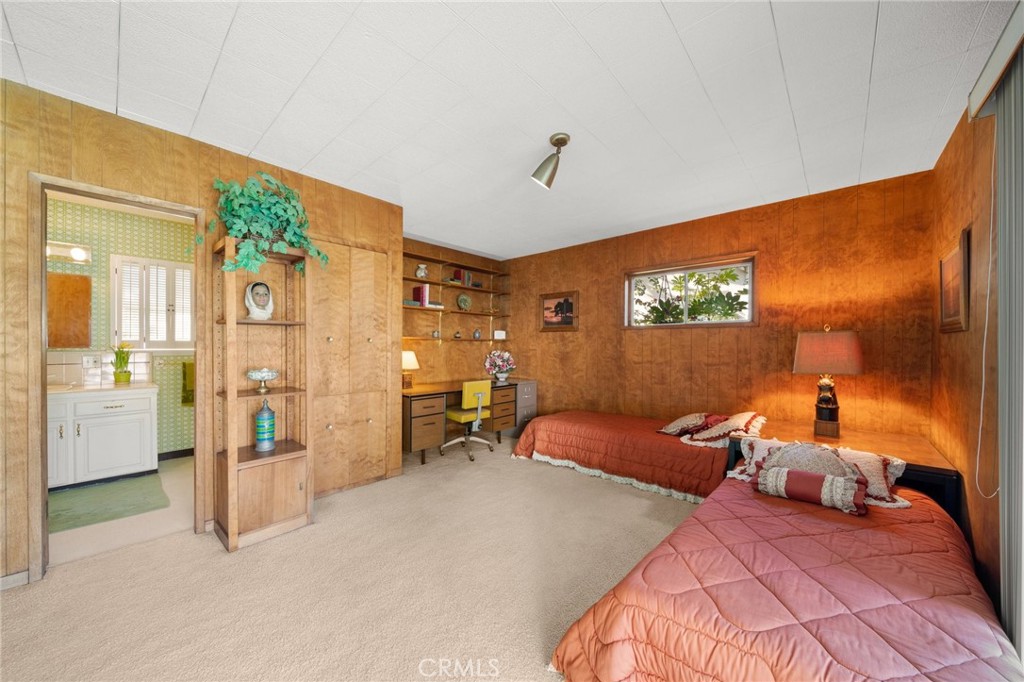 1221 N Cambridge Avenue