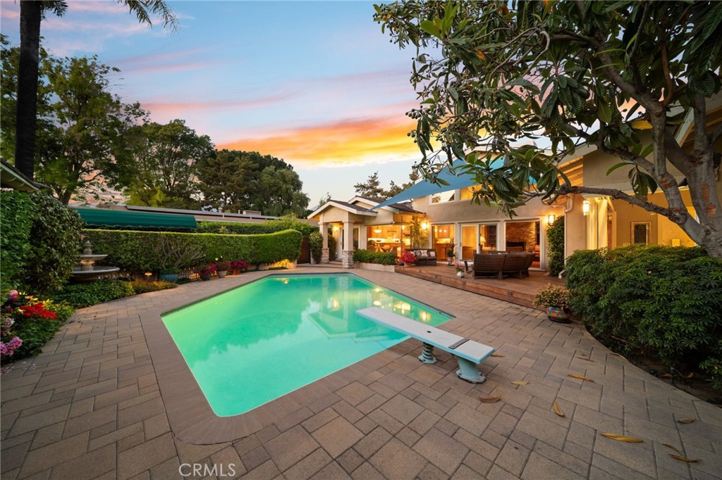 1221 N Cambridge Avenue