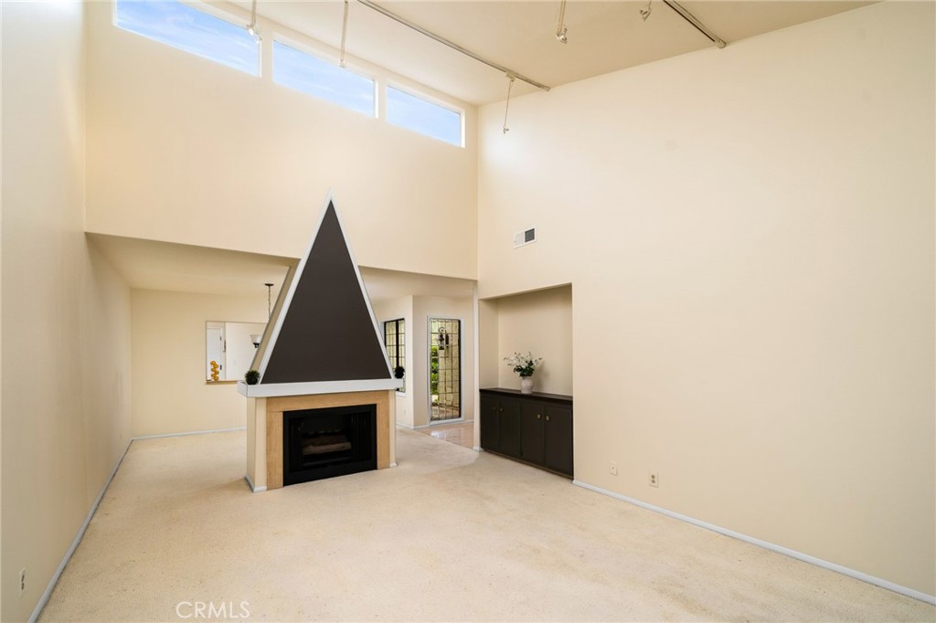 465 Champlain Drive