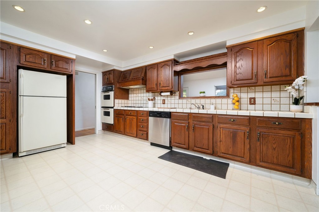 3868 Shelter Grove Drive