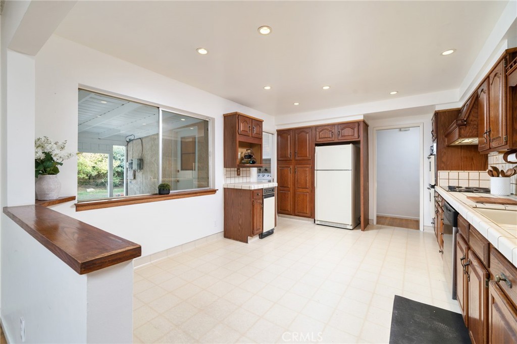 3868 Shelter Grove Drive