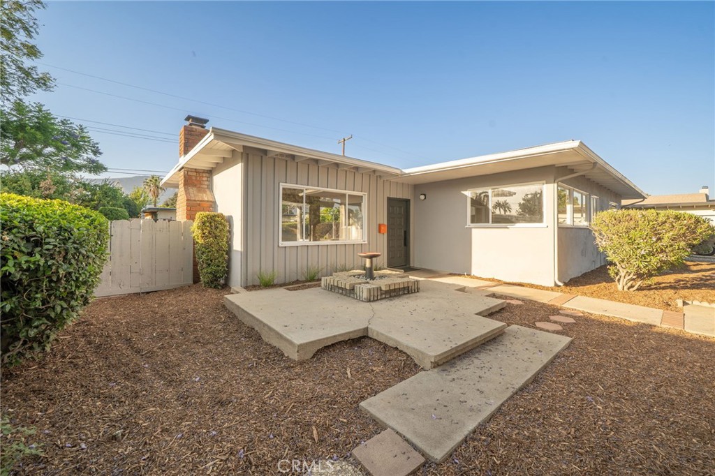 817 W Hollyvale Street