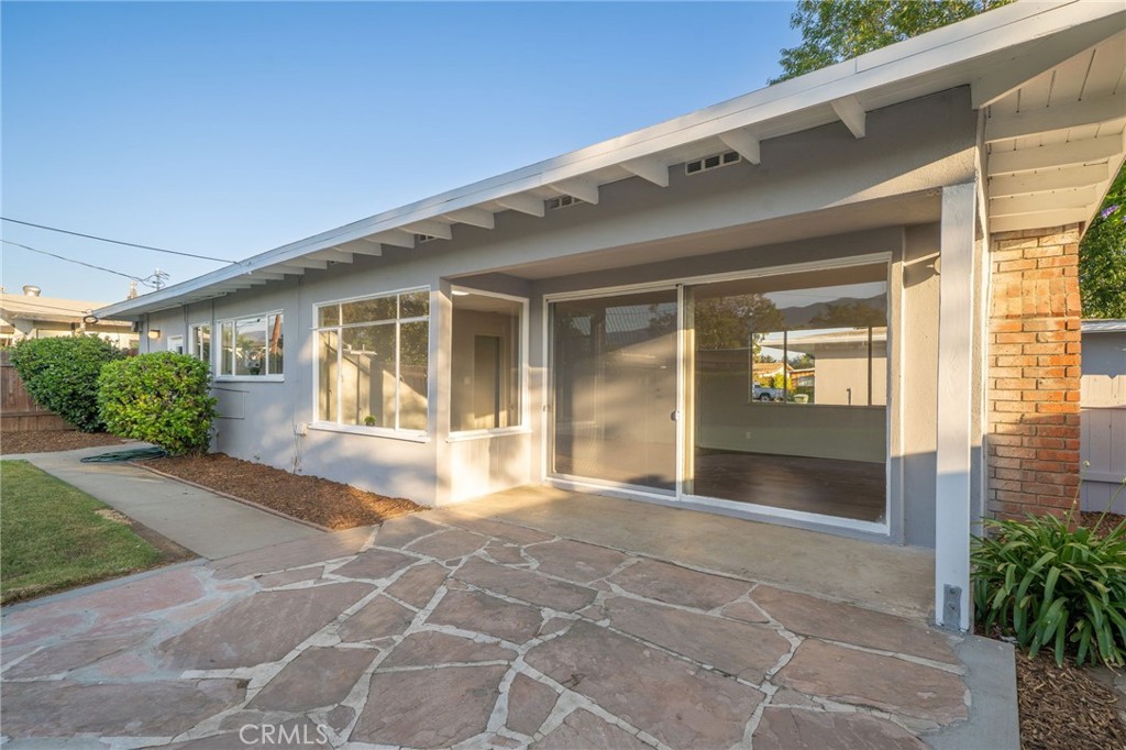817 W Hollyvale Street