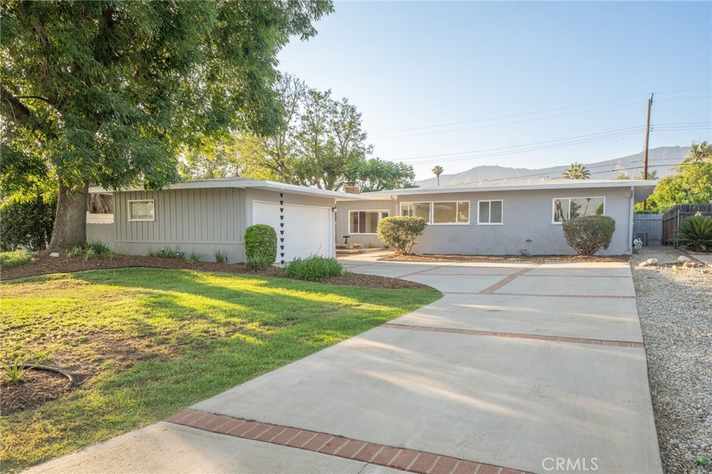 817 W Hollyvale Street