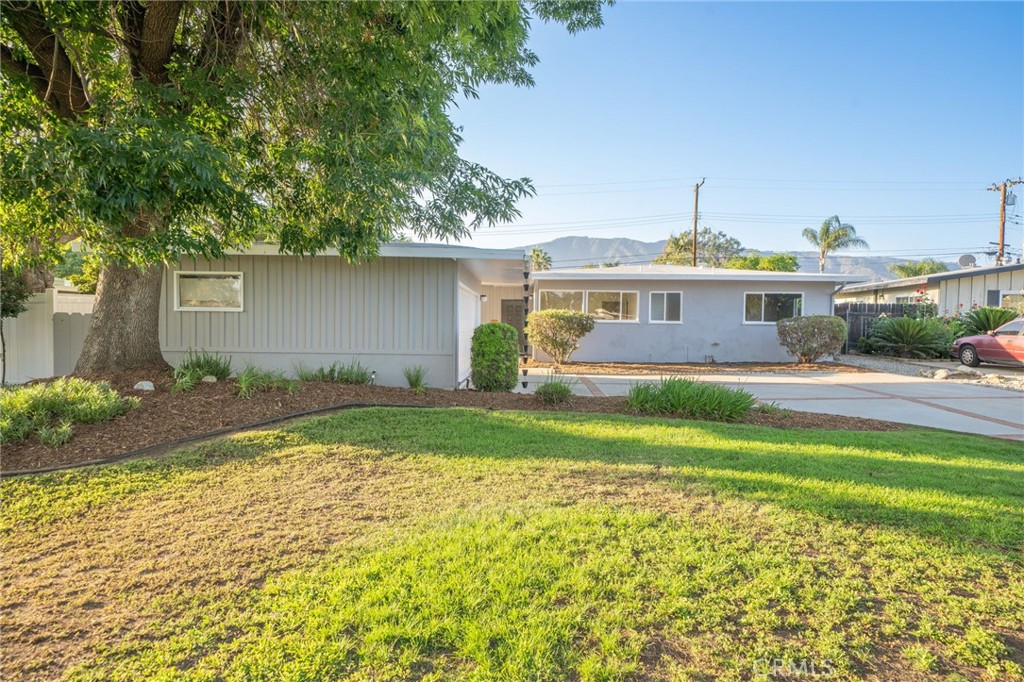 817 W Hollyvale Street