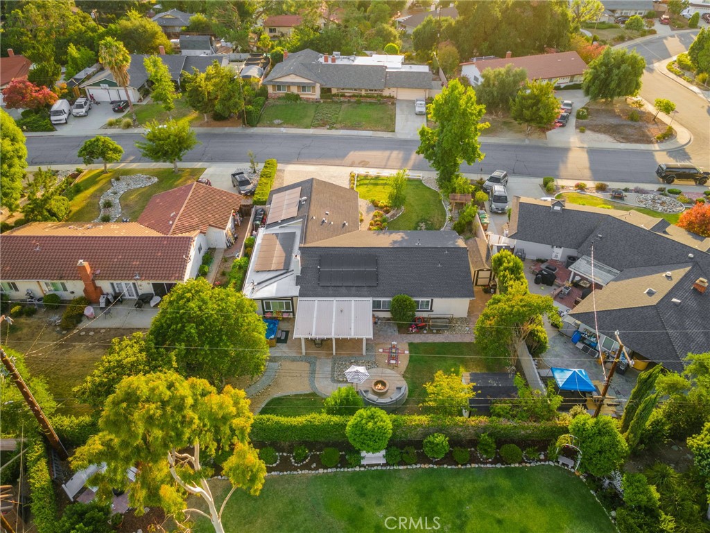 2240 La Sierra Way