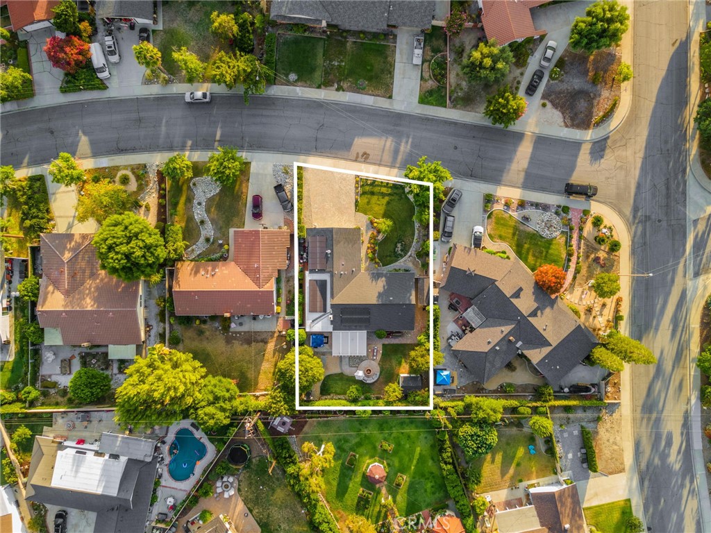 2240 La Sierra Way
