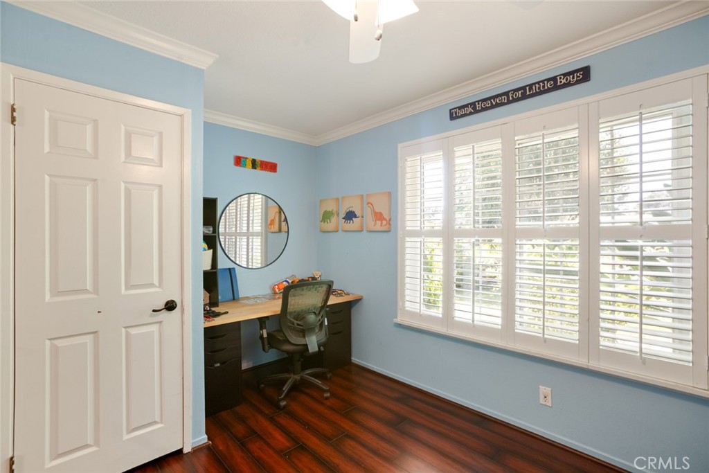 2240 La Sierra Way