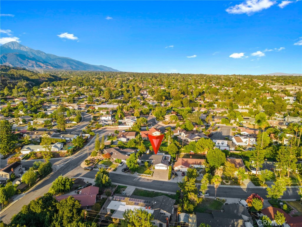 2240 La Sierra Way