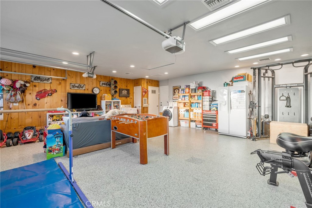 2240 La Sierra Way