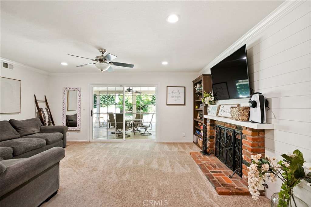 2240 La Sierra Way