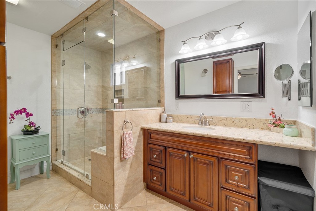2240 La Sierra Way