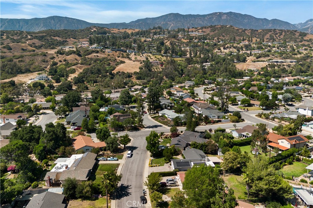 2240 La Sierra Way