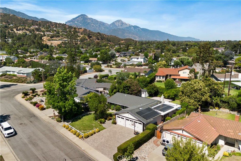 2240 La Sierra Way