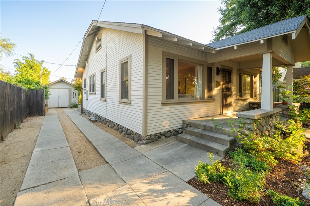 330 W 6th Street
