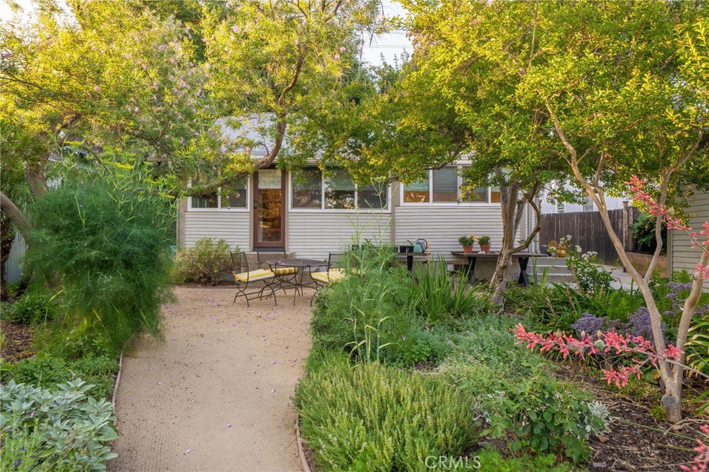 330 W 6th Street